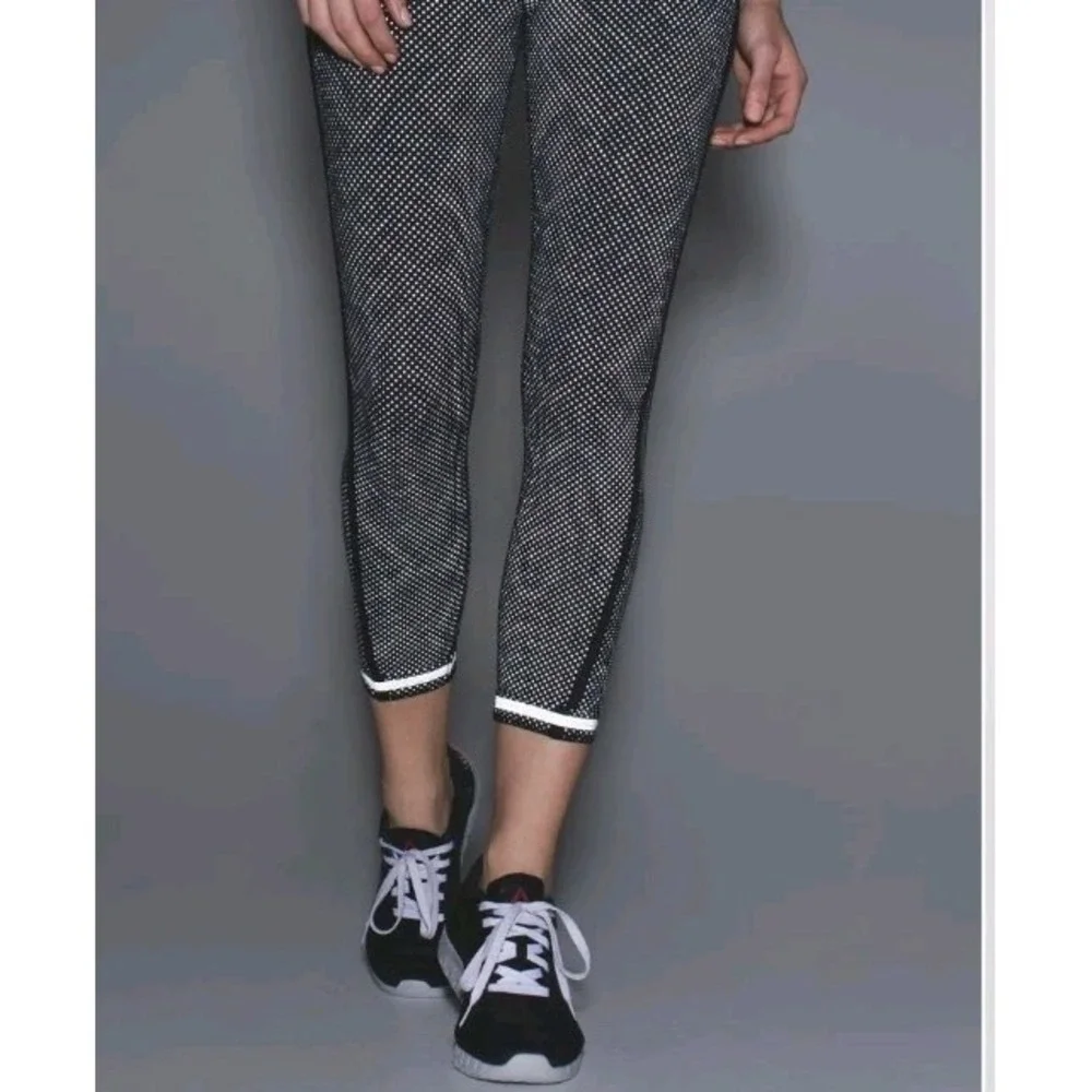 Lululemon Pace Tight Reflective Leggings sz 2 24x24 Polka Dot Black Silver NWT